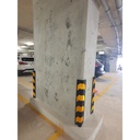 Protectores de columna en estacionamiento de plaza