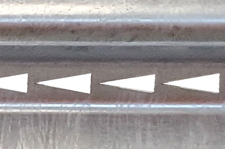 Panel del DELTA TL-2+ antes del impacto, con sus recortes triangulares